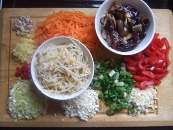 Rezept: Chinesische Huehnersuppe scharf/sauer Chinesische Huehnersuppe scharf/sauer - Rezept