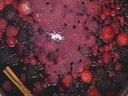 Rote Grütze mit Vanillesoße - Rezept