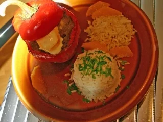 Rezept: Paprikaschoten mit Hackfleischfüllung Paprikaschoten mit Hackfleischfüllung - Rezept