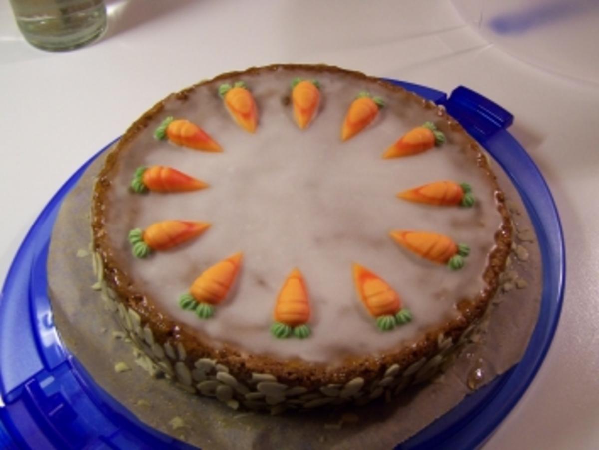 Möhrentorte (Rüblitorte) - Rezept mit Bild - kochbar.de