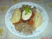 Rezept: Lendentรผrmchen auf Tomatensoรe, Pilzen in Sahnesoรe und Kartoffelpรผree Lendentรผrmchen auf Tomatensoรe, Pilzen in Sahnesoรe und Kartoffelpรผree - Rezept