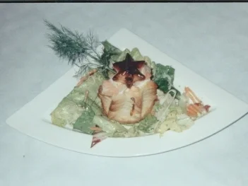 Rezept: Gefüllte Krabben-Lachspastete auf Salatbett Gefüllte Krabben-Lachspastete auf Salatbett - Rezept