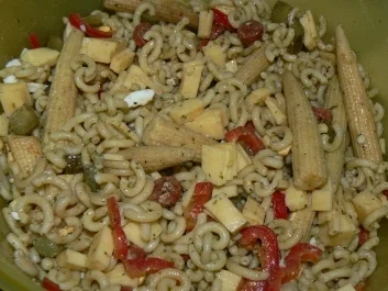 Nudelsalat  " buntes Faschingstreiben" - Rezept