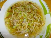 Pfannkuchensuppe und die Frühlingszwiebeln - Rezept