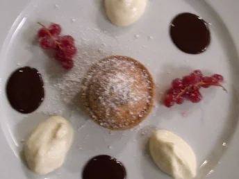 Maracujamousse an Macadamianusstörtchen - Rezept