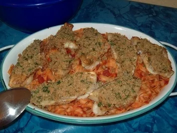 Schlemmerfilet auf Bandnudeln in Tomatensauce - Rezept