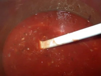 Schlemmerfilet auf Bandnudeln in Tomatensauce - Rezept