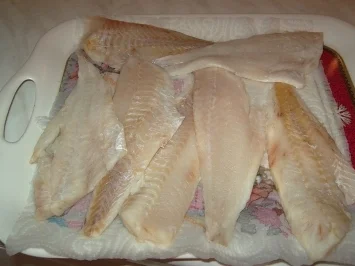 Schlemmerfilet auf Bandnudeln in Tomatensauce - Rezept