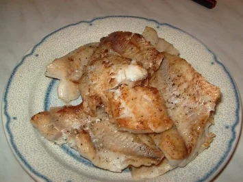 Schlemmerfilet auf Bandnudeln in Tomatensauce - Rezept