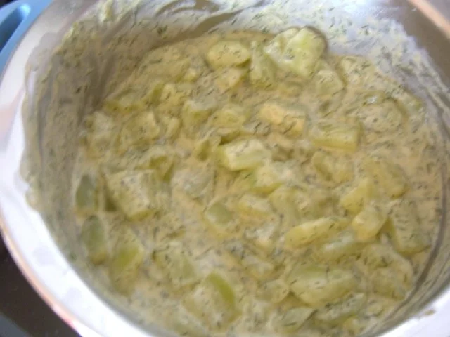 Rezept: Gemüse : SCHMORGURKEN IN SENF-DILLSOßE Bild Nr. 2 Gemüse : SCHMORGURKEN IN SENF-DILLSOßE - Rezept - Bild Nr. 2