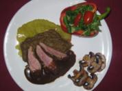 Entenbrust auf Wirsingschaum mit Rucola, Feldsalat und Pilzscheibchen - Rezept