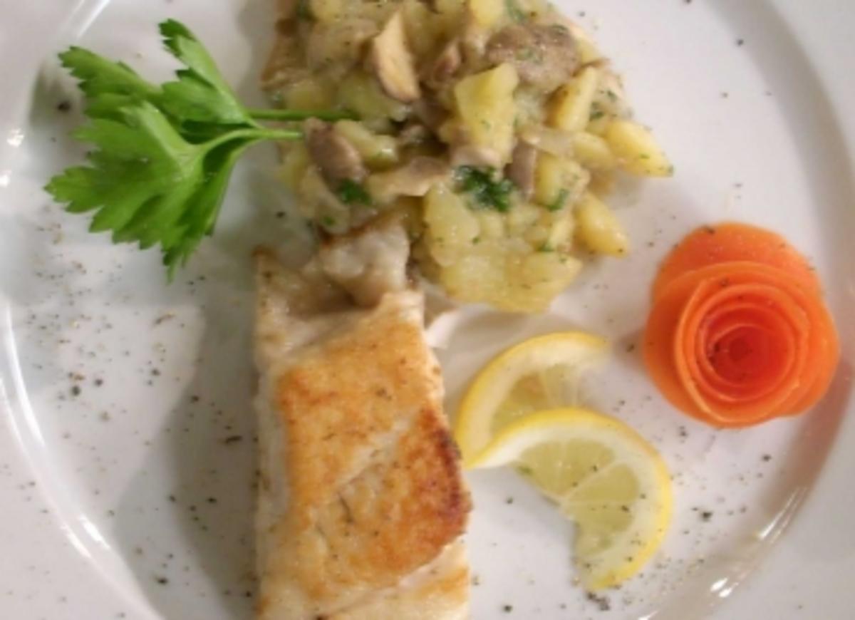 Zanderfilet auf lauwarmem Kartoffelsalat mit Steinpilzen - Rezept ...