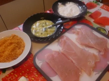 Rezept: Paprika-Putenschnitzel mit knuspriger Chips-Panade Paprika-Putenschnitzel mit knuspriger Chips-Panade - Rezept