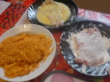 Rezept: Paprika-Putenschnitzel mit knuspriger Chips-Panade Paprika-Putenschnitzel mit knuspriger Chips-Panade - Rezept