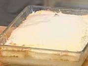 Huhn in der Salzkruste auf Weinblättern - Rezept