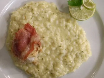 Lauch-Ziegenkäserisotto an Seeteufelmedaillon im Pancettamantel - Rezept