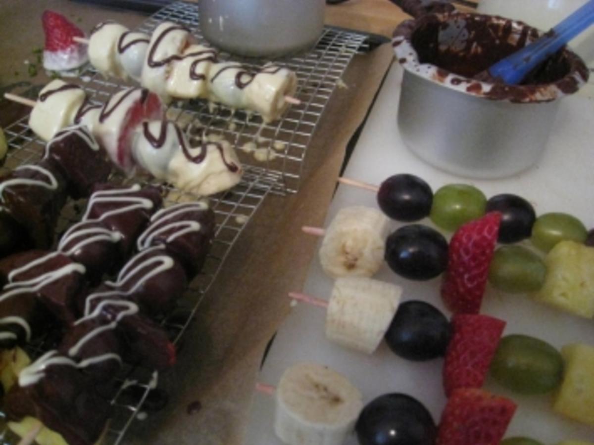 Fruchtspieße im Schokoladenmantel - einfach - von leckerklausi