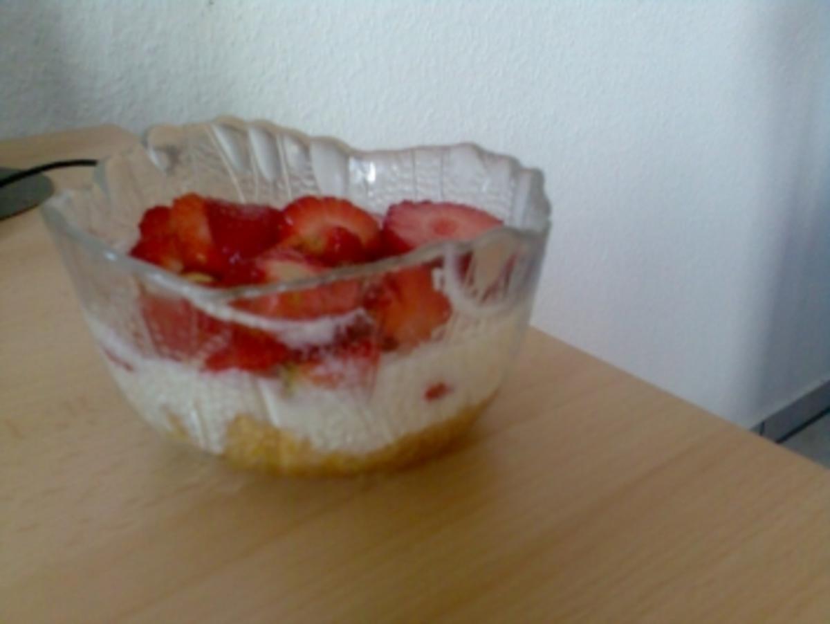 Ahorn Sahne-Quark mit Erbeeren - Rezept - kochbar.de