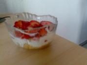 Ahorn Sahne-Quark mit Erbeeren - Rezept