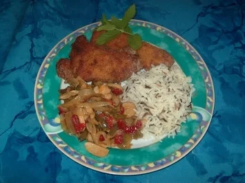 Putenschnitzel mit Zwiebel-Paprika-Gemüse und Basmati-Wildreis - Rezept