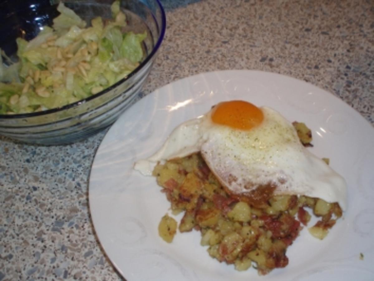 Tiroler Gröstl mit Wurst und Spiegelei - Rezept - kochbar.de