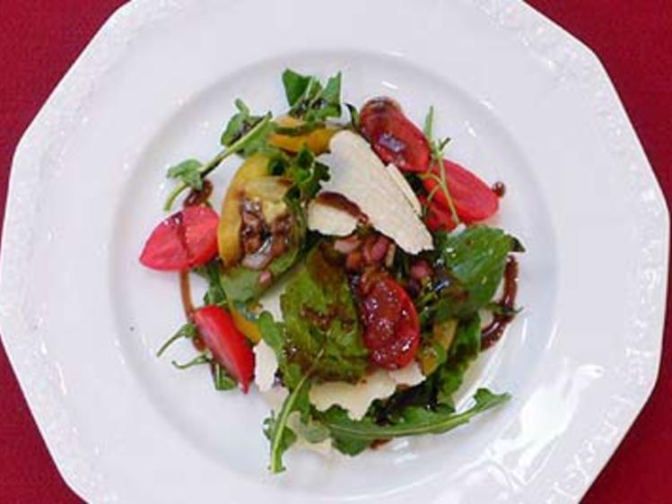 Potpourri – Wildkräutersalat mit Tomaten und schokolierten Kernen ...