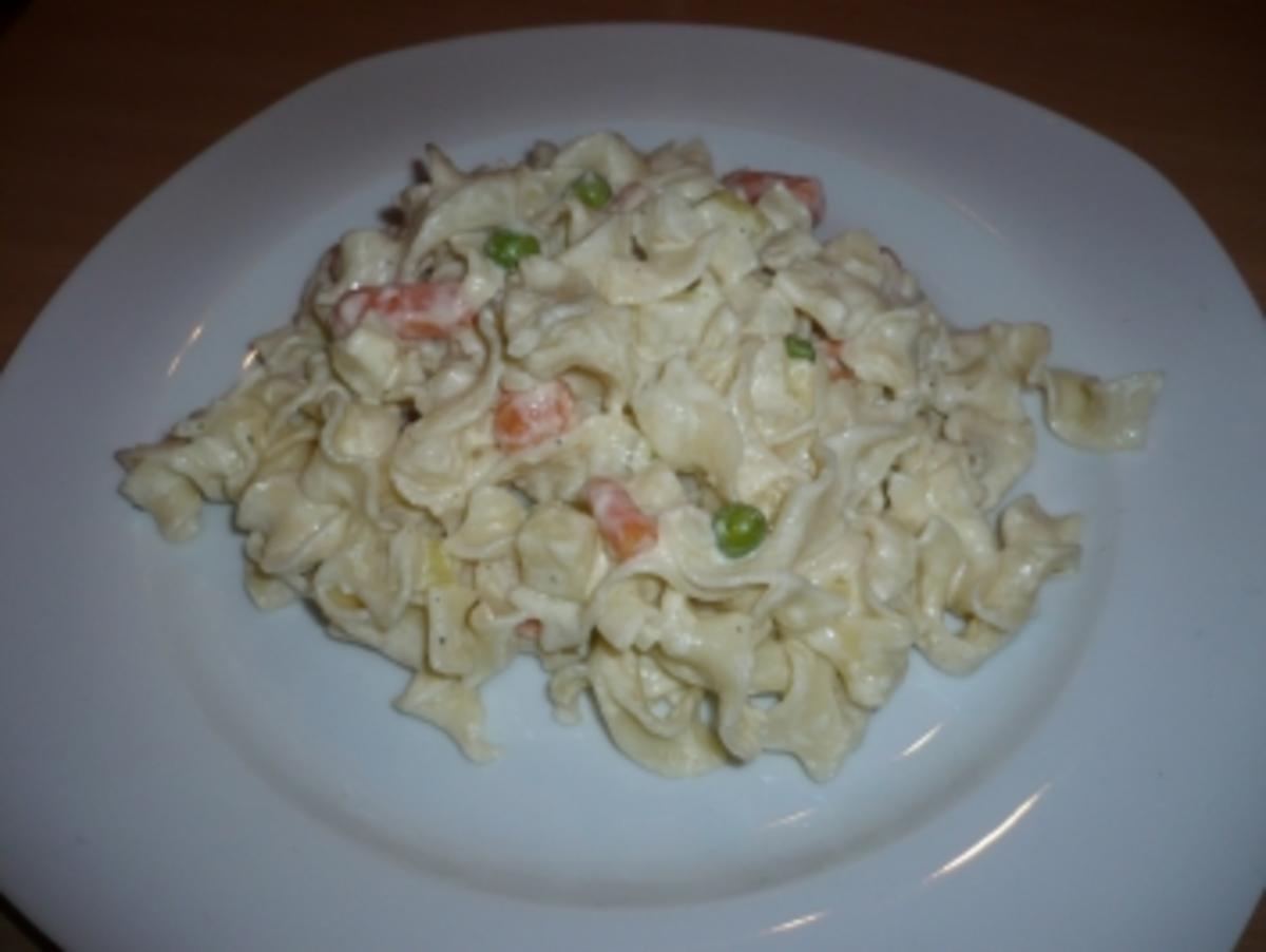 Gemüsenudeln mit Käserahmsauce - Rezept - kochbar.de