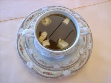 Rezept: Rinderbrühe mit Eierstich Rinderbrühe mit Eierstich - Rezept