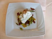 Gefüllte Maishuhnbrust mit Ricotta und Estragon an grünem Spargel - Rezept