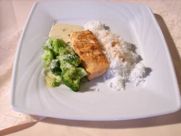 Gegrillter Lachs in Senf- Honigrahm mit Basmati-Reis und Butterbroccoli - Rezept