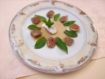 Feigen mit Ziegenfrischkäse an Thymianhonig - Rezept