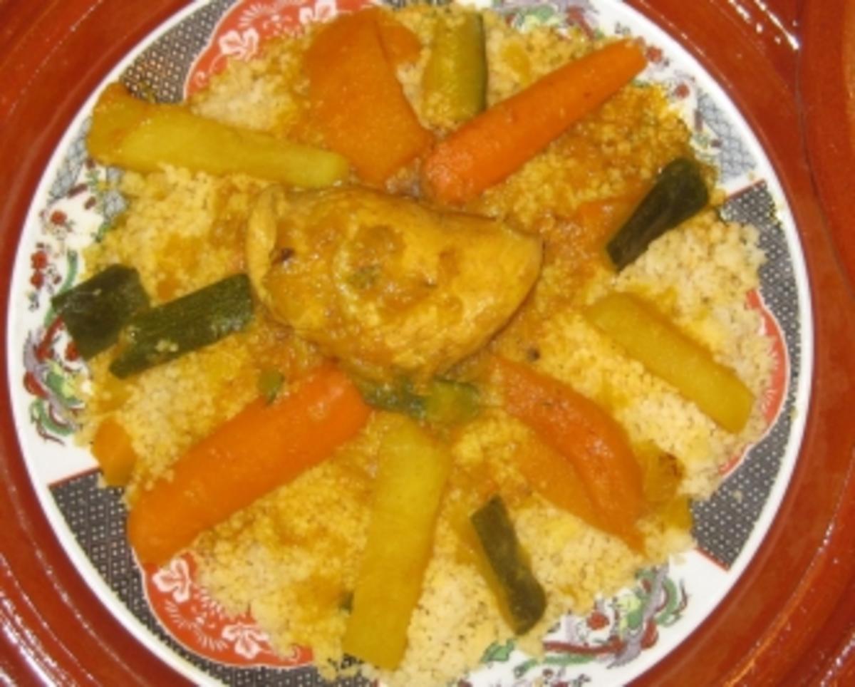 Pochiertes Huhn auf buntem Gemüse-Couscous - Rezept - kochbar.de