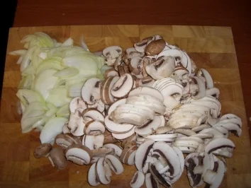 Schweinefilet mit Champignon-Zwiebel Haube - Rezept - Bild Nr. 3