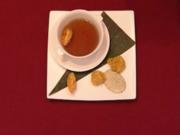 Boullion vom Perlhuhn mit Gemüsepakoras an Korianderdip (Indira Weiss) - Rezept