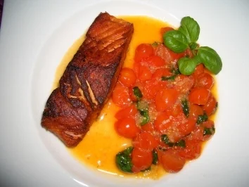 Rezept: Lachsfilet mit Cherrytomaten Lachsfilet mit Cherrytomaten - Rezept