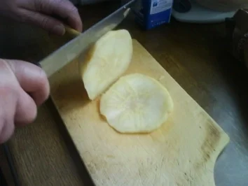 Kartoffelbrei mit Sellerieschnitzel und Zwiebeln - Rezept