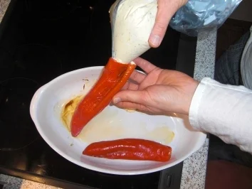 Rezept: Gefüllte Spitzpaprika mit Frischkäse Gefüllte Spitzpaprika mit Frischkäse - Rezept