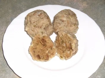 Rezept: Graubrotknödel Graubrotknödel - Rezept