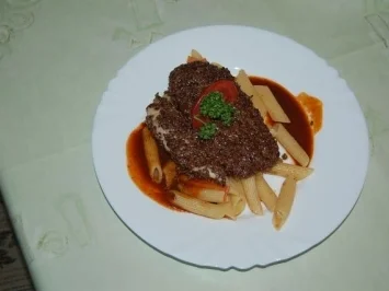 Poulardenbrüstchen in der Leinsaatkruste auf Gemüsepenne mit Tomatensoße - Rezept