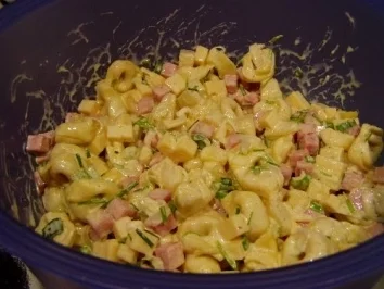 Tortellini Salat mit Schinken und Ananas - Rezept