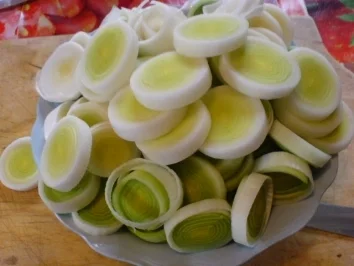 Rezept: Geschmorte Lauch-Schnitzel Bild Nr. 3 Geschmorte Lauch-Schnitzel - Rezept - Bild Nr. 3