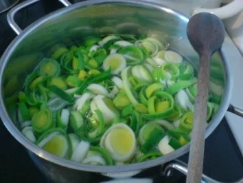 Rezept: Geschmorte Lauch-Schnitzel Bild Nr. 4 Geschmorte Lauch-Schnitzel - Rezept - Bild Nr. 4