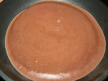 beschwipste Schokoladencrepes mit karamellisierten Früchten - Rezept