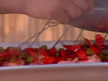 Rezept: Lachsspieße mit Paprikagemüse Lachsspieße mit Paprikagemüse - Rezept