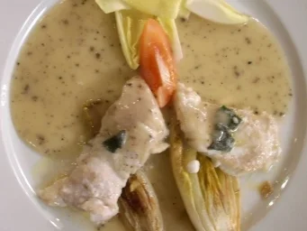 Gebackenes Seewolffilet an Fenchel-Trüffelsoße mit Chicorée - Rezept