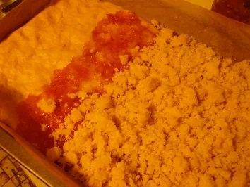 Rezept: Hefe-Streuselkuchen mit Kürbis-Citronenmarmelade Hefe-Streuselkuchen mit Kürbis-Citronenmarmelade - Rezept