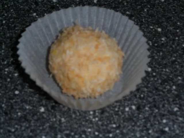 Weisse Schokoladenkugeln mit Orangen und Kokos - Rezept