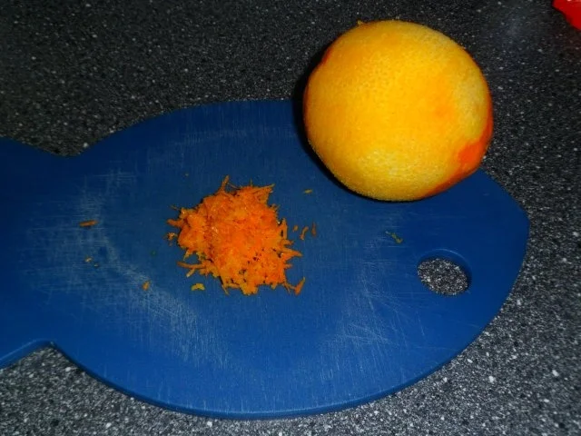 Weisse Schokoladenkugeln mit Orangen und Kokos - Rezept - Bild Nr. 3