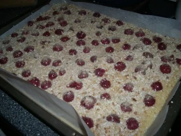 Rezept: Kirschkuchen mit Zwieback-Kokosbröseln Bild Nr. 3 Kirschkuchen mit Zwieback-Kokosbröseln - Rezept - Bild Nr. 3