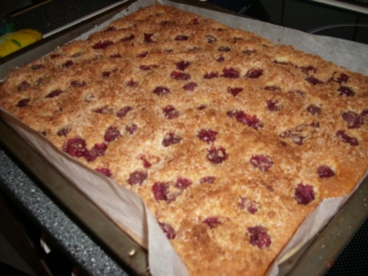 Kirschkuchen mit Zwieback-Kokosbröseln - Rezept - kochbar.de